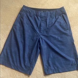 Oakley men’s short waist size 30.